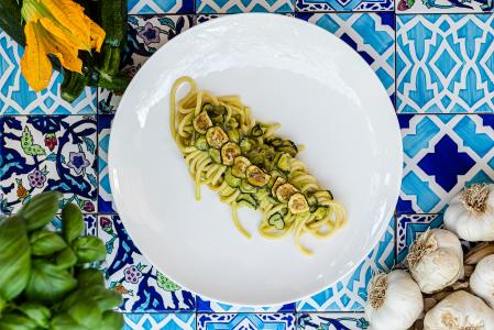 Pasta con zucchine della cucina tipica del Cilento.